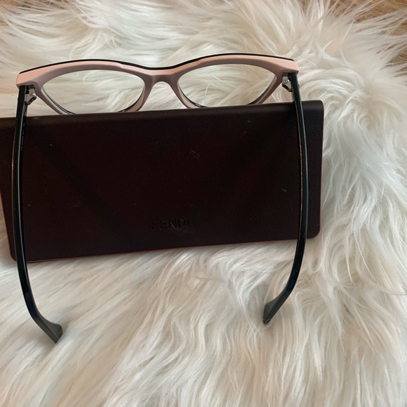 FENDI EYE GLASSES. - Picture 3 of 6